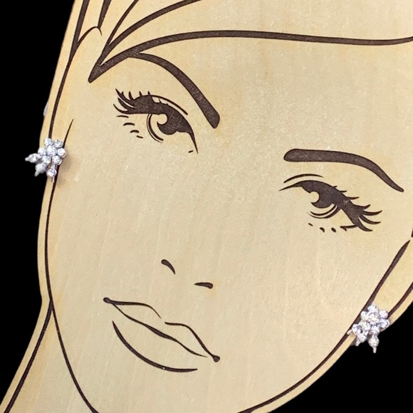 Vintage Screw Back Clear Crystal Flower Earrings Floral Silver Plated Jewelry - Picture 3 of 5